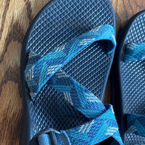 Blue/turquoise/white kids Chaco sandals, size 3. Excellent condition ships quick - Picture 8 of 15